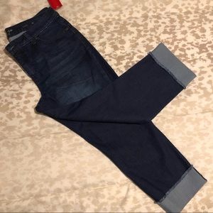 Women’s Jennifer Lopez Size 12 Capri Jeans
